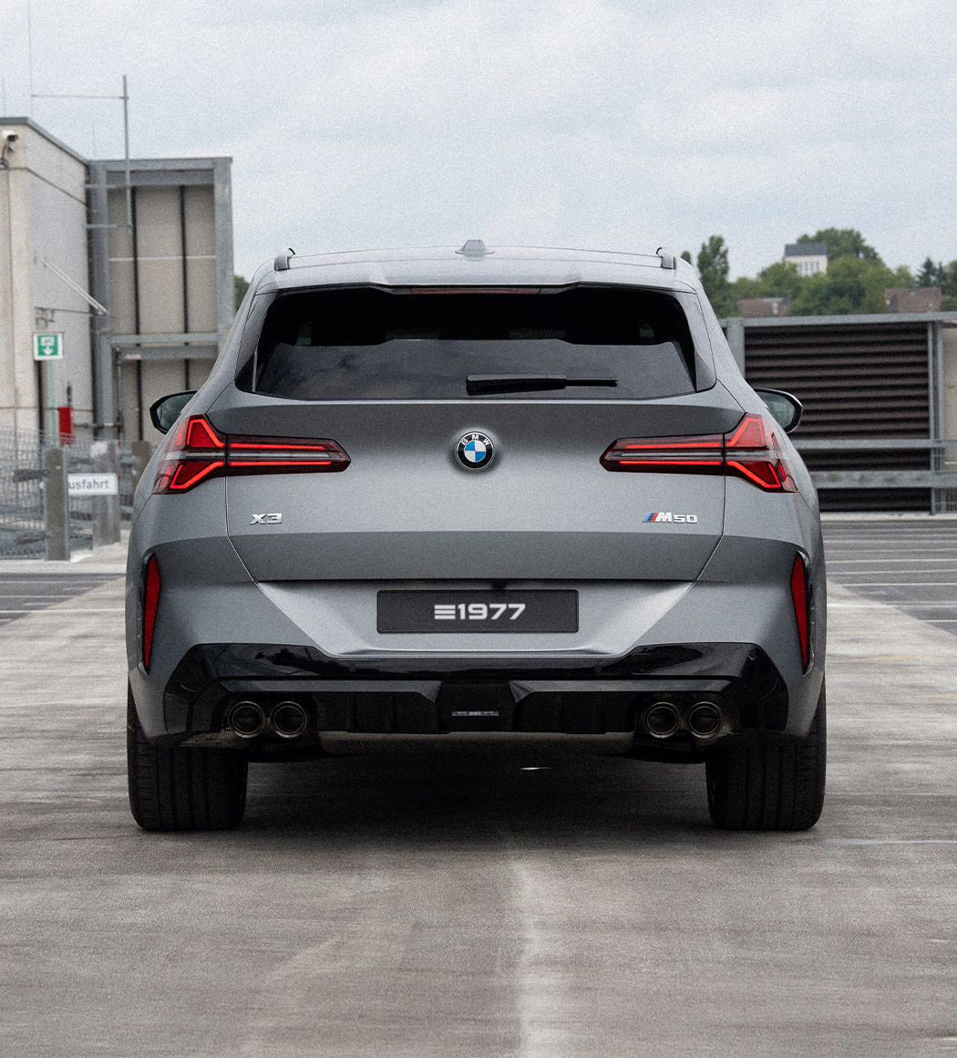 1977-bmw-x3-m50-grau-1050x1160