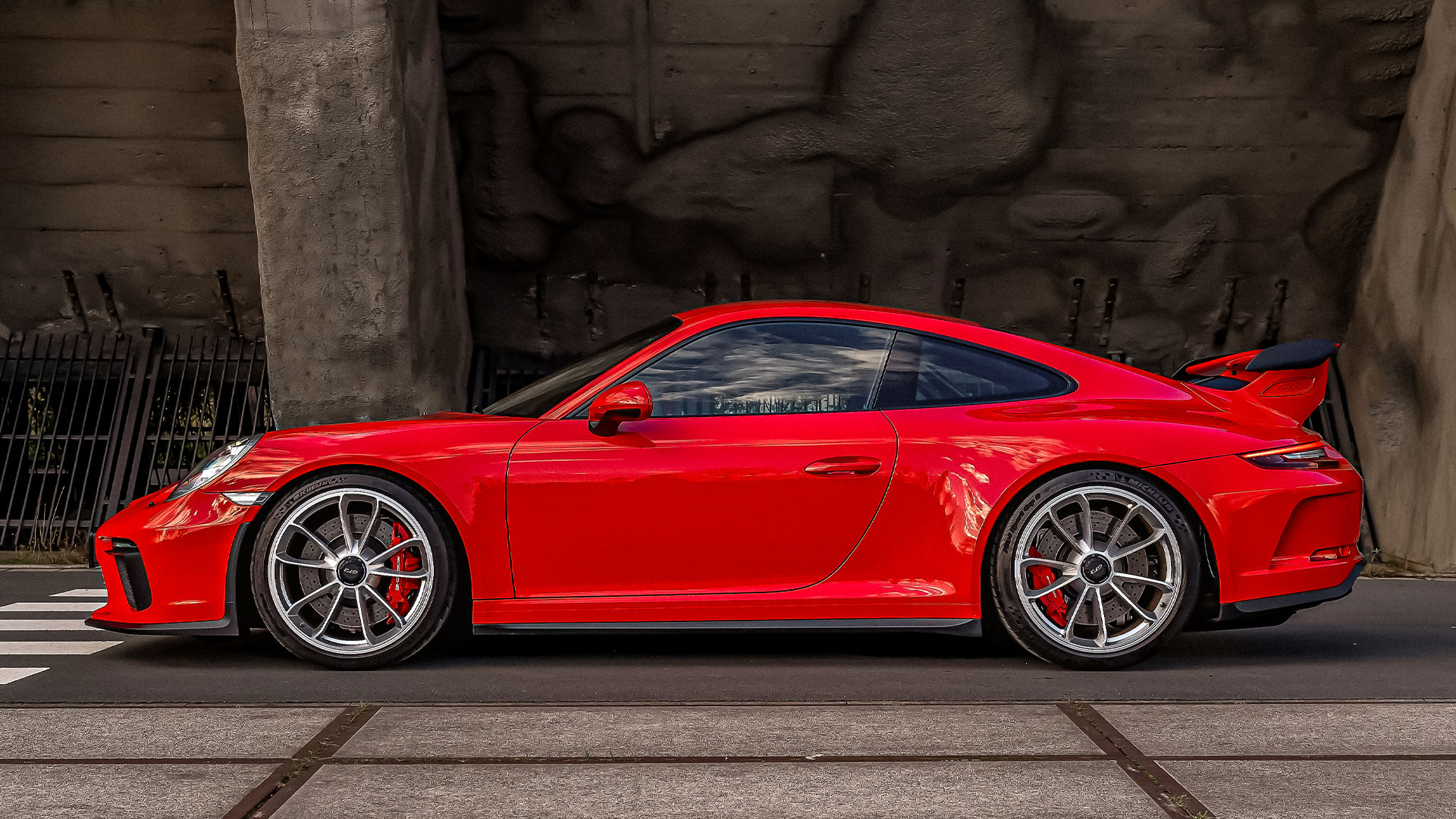 autohaussued-gmbh-hompepage-banner-porsche-gt3-image-1